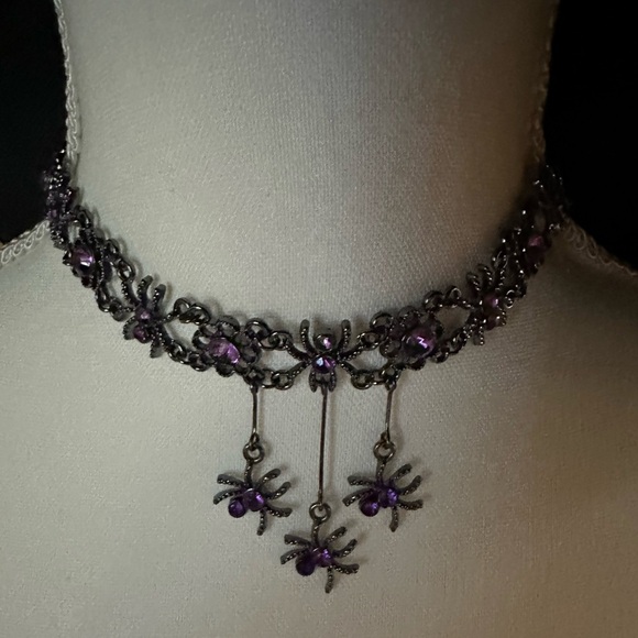 Dangle Spider Spooky Choker Necklace - Picture 4 of 4